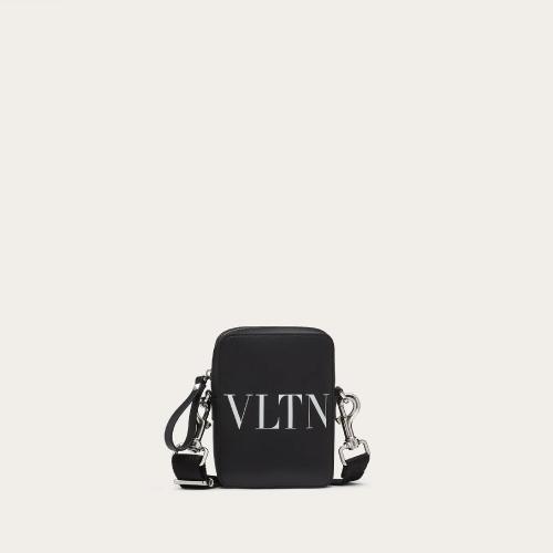  VALENTINO华伦天奴 22年春夏 男士 单肩包 PETIT SAC a BANDOULIERE VLTN EN CUIR 1Y2B0943WJW