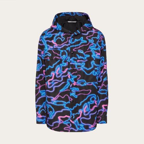  VALENTINO华伦天奴 22年秋冬 男士 夹克 SURCHEMISE a CAPUCHE IMPRIMé NEON CAMOU XV3CJE268