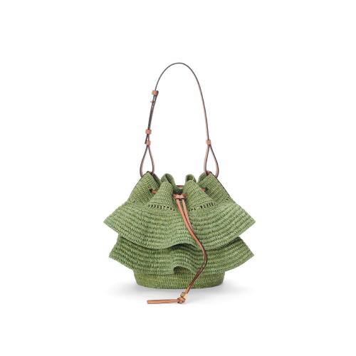  LOEWE罗意威 22年秋冬 女士 单肩包 Balloon Ruffles bag in raffia and calfskin A710P83X01-