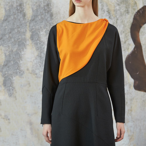 19年秋冬款nisiss/怡夕披肩挂饰绵羊毛连衣裙女士连衣裙N191AO08