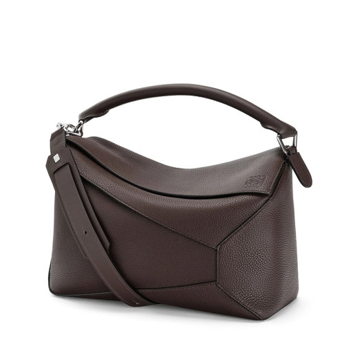 LOEWE/罗意威 22新款Puzzle Edge系列 男士大号巧克力色粒面小牛皮单肩斜挎手提拼图包B510140X07-3606