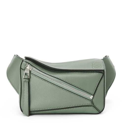 LOEWE/罗意威 22春夏新款Puzzle系列 男士暗鼠尾草色经典小牛皮斜挎腰包0010651313