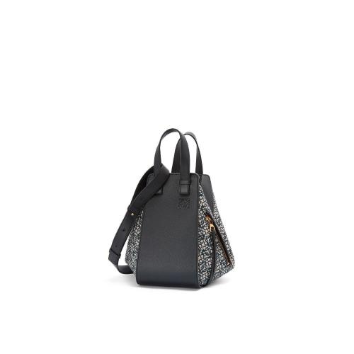  LOEWE罗意威 22年秋冬 女士 单肩包 Small Hammock bag in Anagram jacquard and calfskin A53