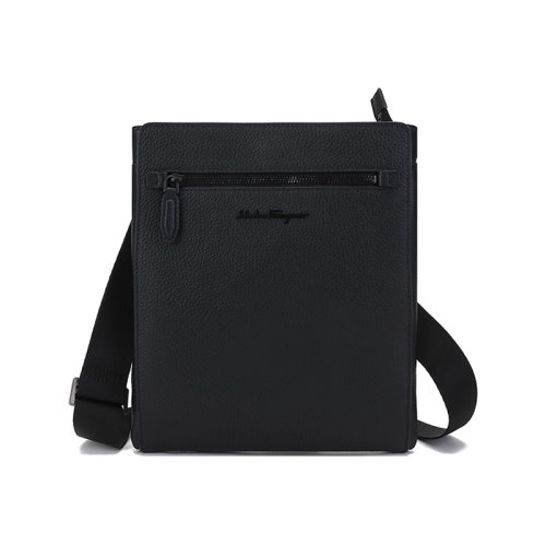 Salvatore Ferragamo/菲拉格慕【22年新款】男士FIRENZE BLAC系列浸胶牛皮单肩斜挎包邮差包 240131