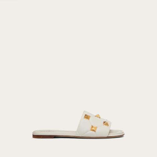 VALENTINO华伦天奴 22年秋冬 女士 平底凉鞋 CLAQUETTES ROMAN STUD EN NAPPA MATELASSé 1W2S