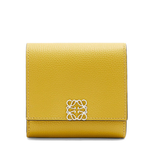 LOEWE/罗意威  女士土黄色卵石纹小牛皮银色徽标点缀翻盖紧凑型钱包0010688695