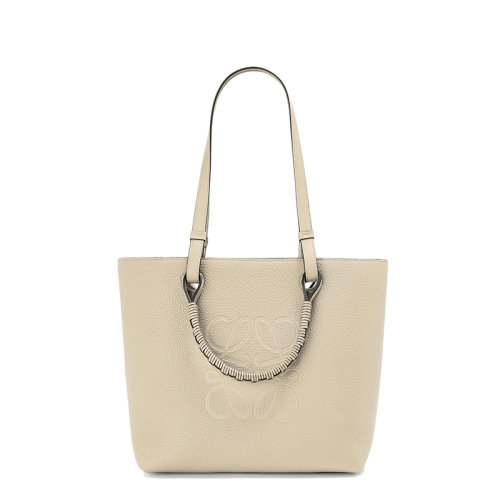 LOEWE/罗意威  女士小号浅燕麦色徽标压纹粒面小牛皮手提单肩托特包0010640357