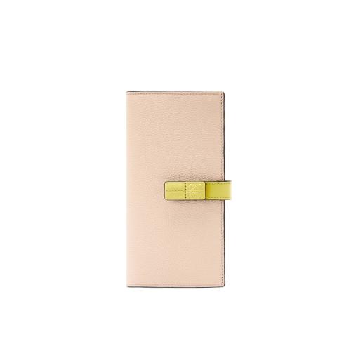  LOEWE罗意威 22年秋冬 女士 钱包 Large vertical wallet in grained calfskin C660S40X01-185