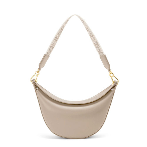 LOEWE/罗意威 22新款Luna系列 女士小号浅燕麦色缎面小牛皮半月形流浪包单肩手提腋下包A923PM1X01-2461