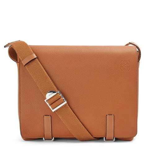 LOEWE/罗意威 MILITARY系列 男士棕褐色斜挎单肩邮差包0010641009