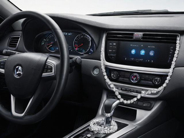 车内为什么不让放水晶？