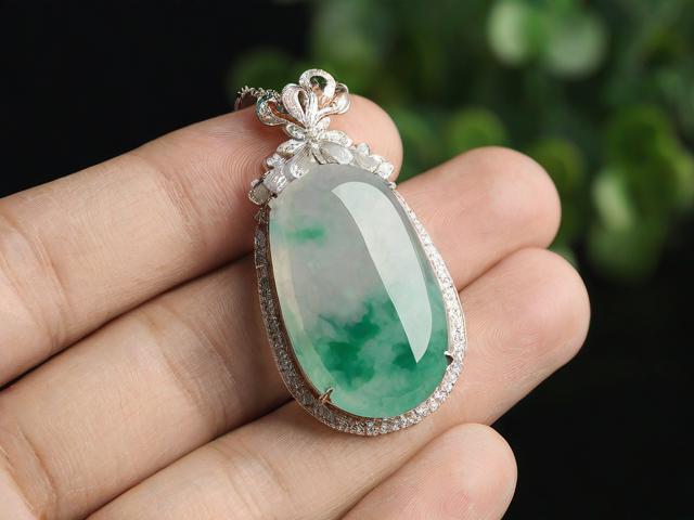 为什么翡翠水晶都连云港？