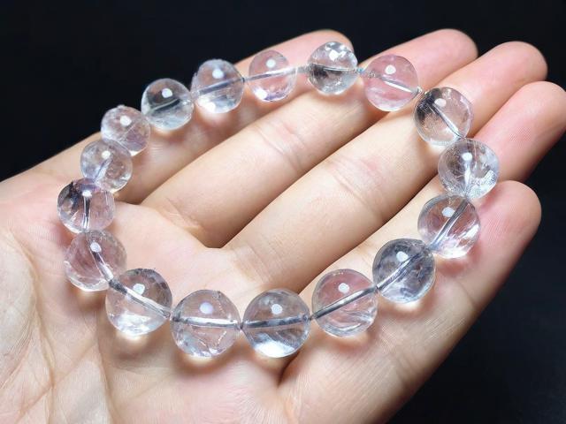 为什么天然水晶会有冰凉的感觉? 为什么天然水晶会有冰凉的感觉?