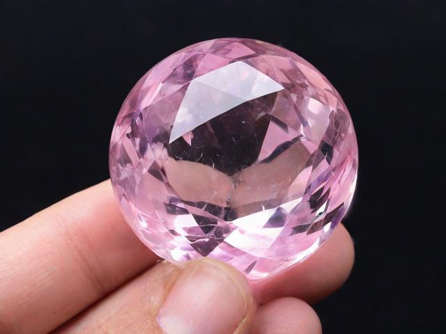 为什么粉水晶价格昂贵？探究粉水晶的珍贵之处