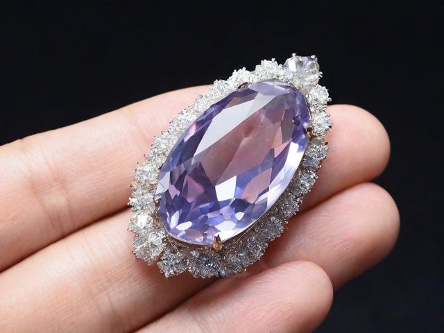 莹石算是水晶吗为什么?详细解析莹石与水晶的区别 莹石算是水晶吗为什么?详细解析莹石与水晶的区别