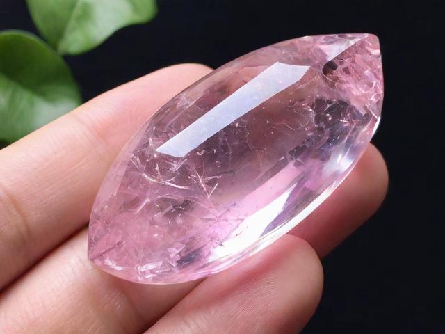 为什么粉水晶这么贵?深入解析粉水晶的珍贵之处 为什么粉水晶这么贵?深入解析粉水晶的珍贵之处