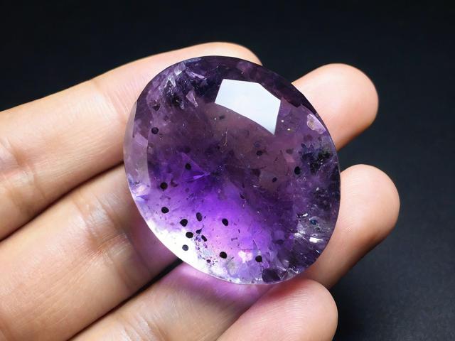 为什么紫水晶会有黑点？